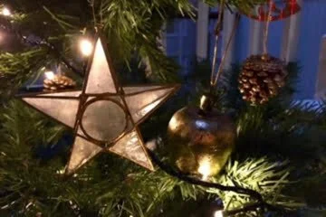 Quaker Meeting House: An Alternative Christmas
